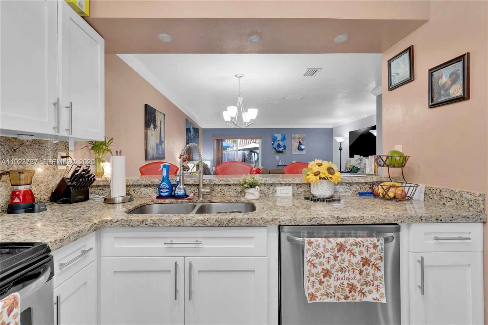 KENDALL LKS E LAKEVIEW TH - Residential