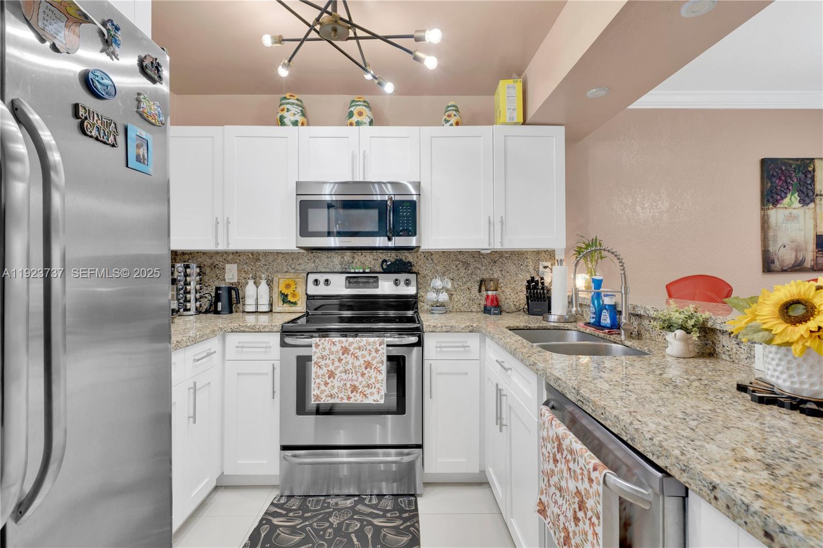 KENDALL LKS E LAKEVIEW TH - Residential