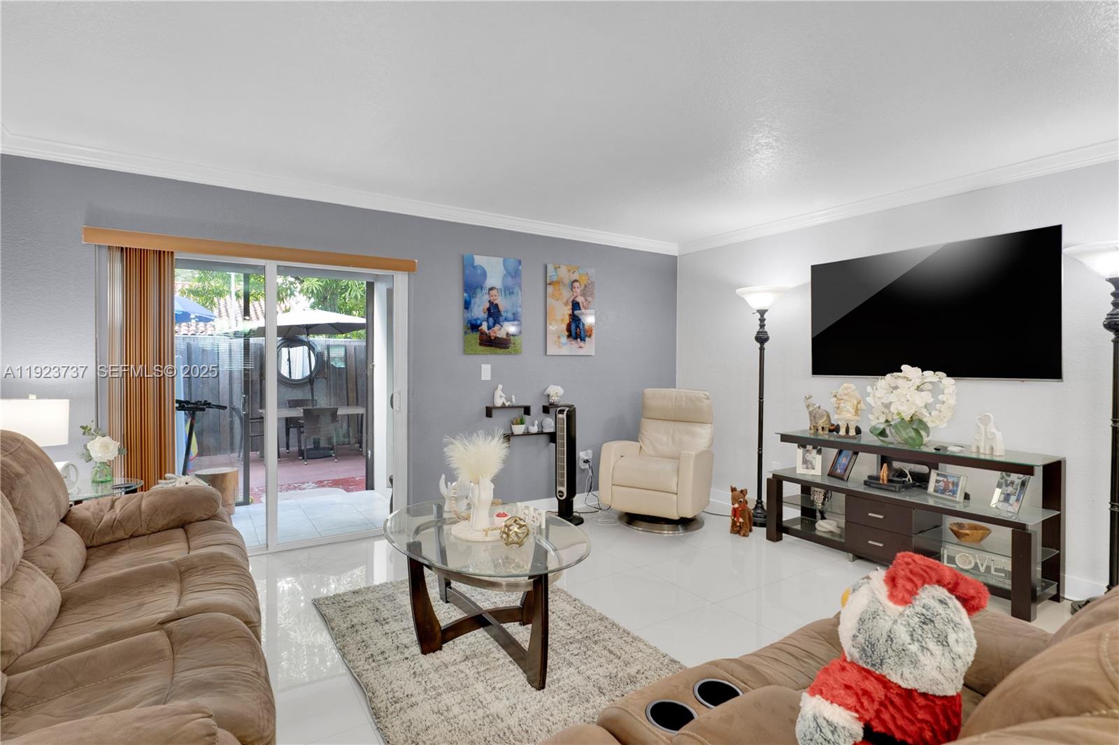 KENDALL LKS E LAKEVIEW TH - Residential