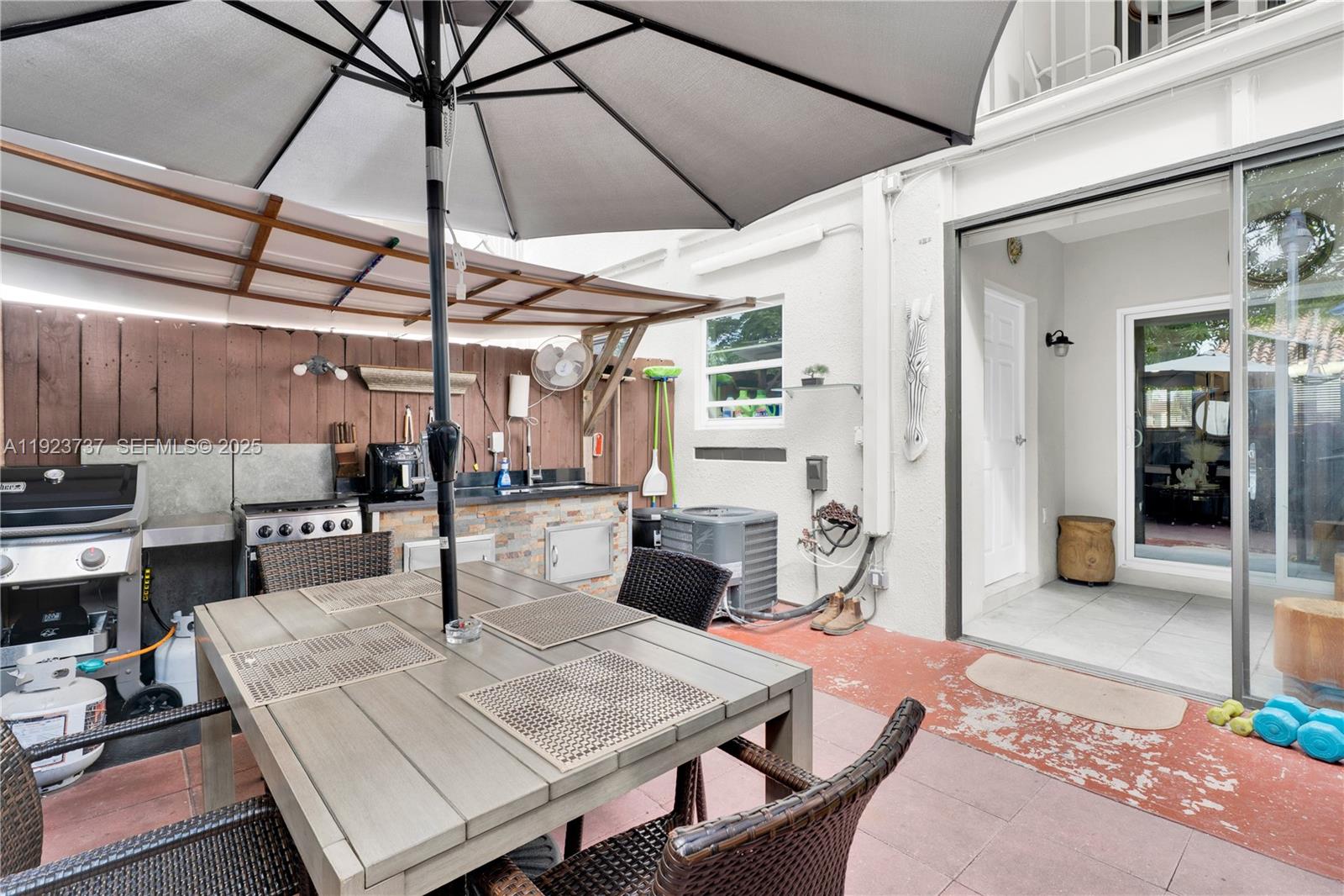 KENDALL LKS E LAKEVIEW TH - Residential