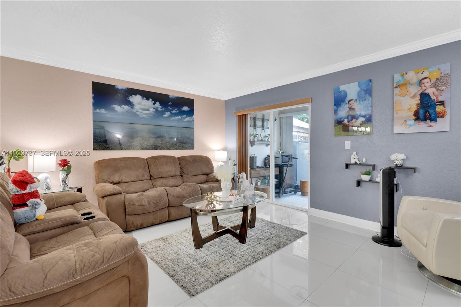 KENDALL LKS E LAKEVIEW TH - Residential