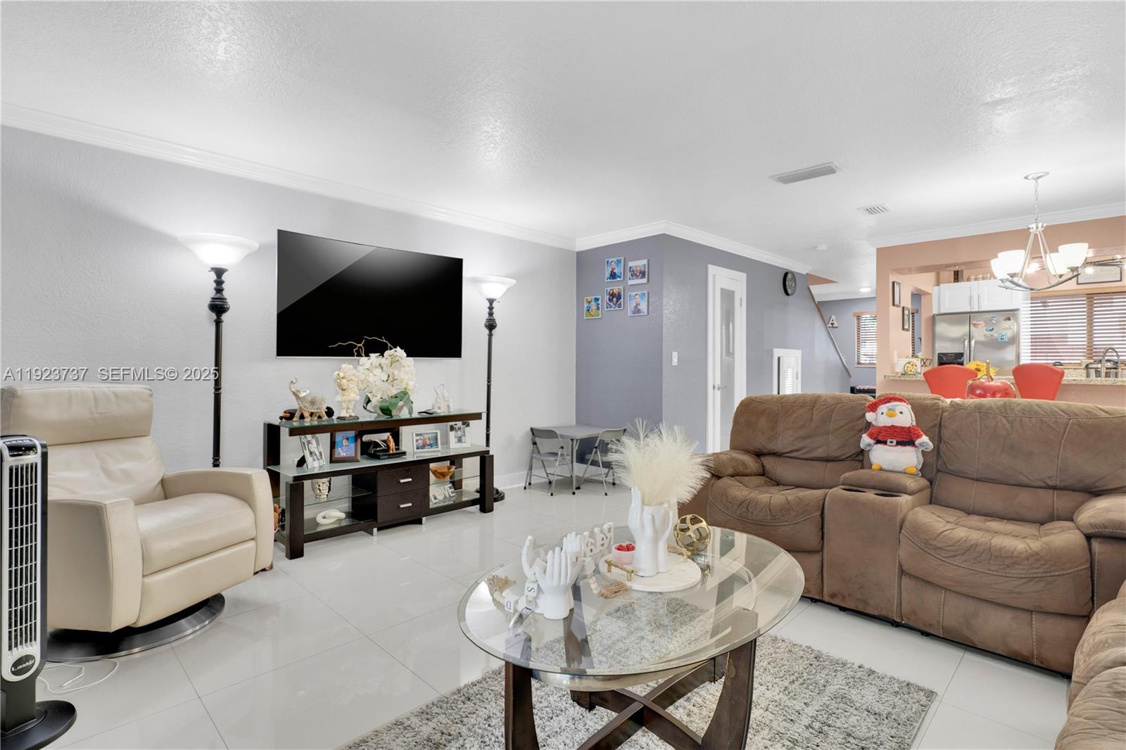 KENDALL LKS E LAKEVIEW TH - Residential