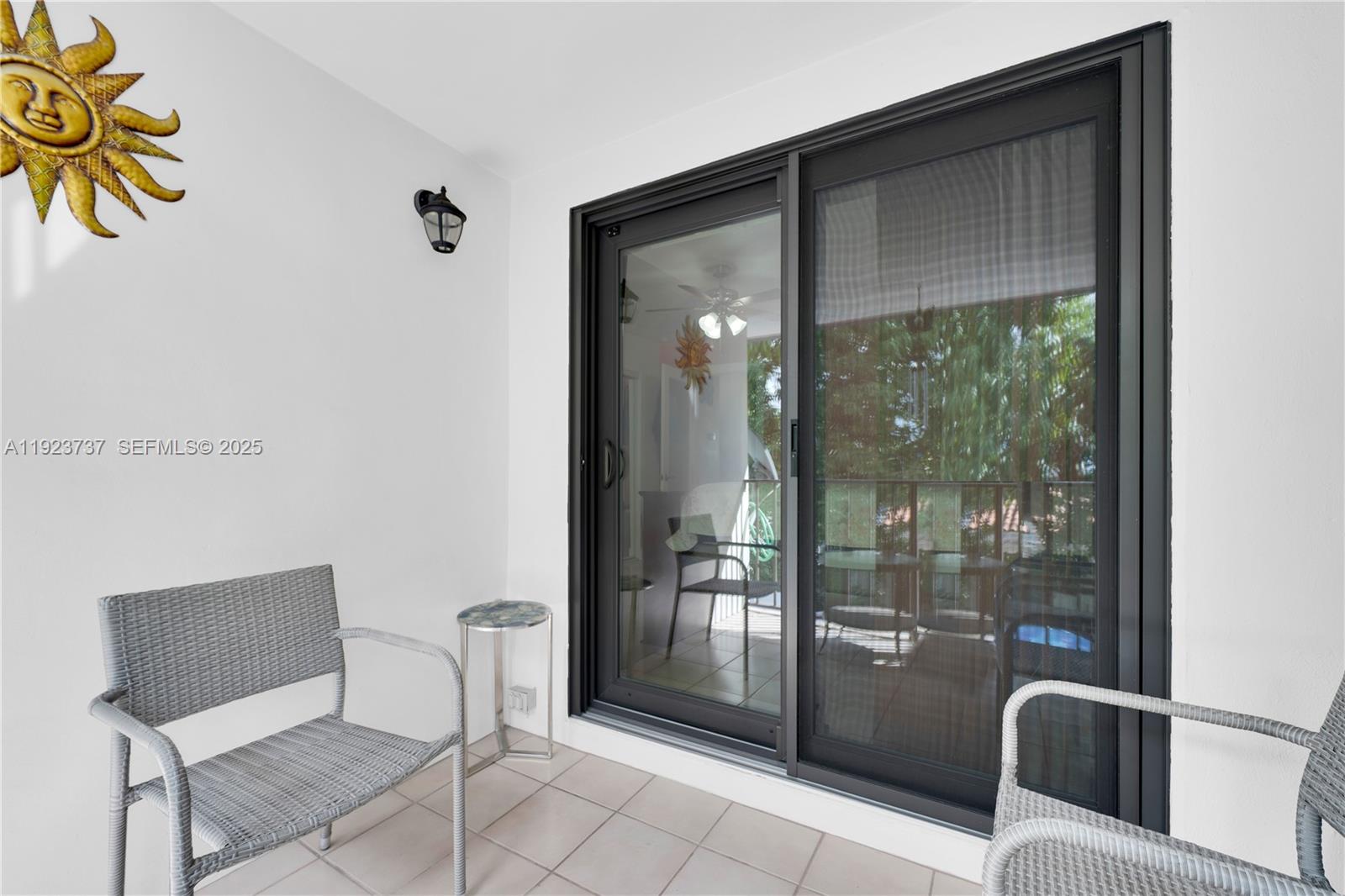 KENDALL LKS E LAKEVIEW TH - Residential