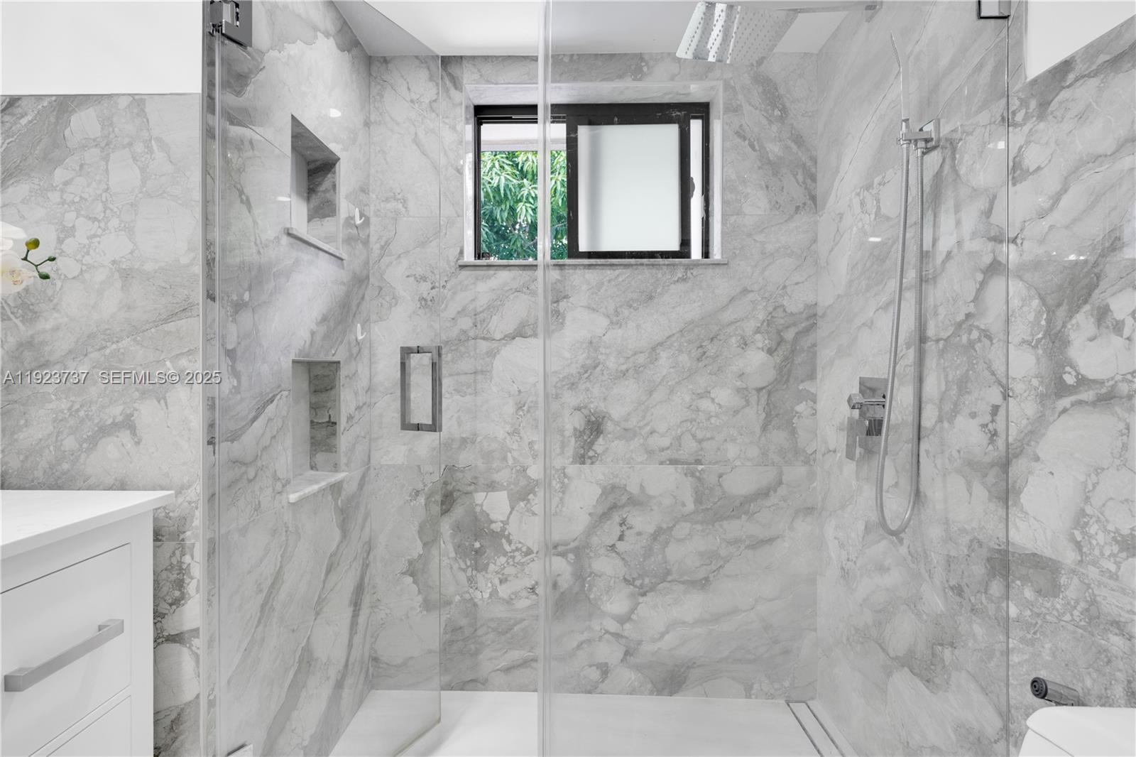 KENDALL LKS E LAKEVIEW TH - Residential