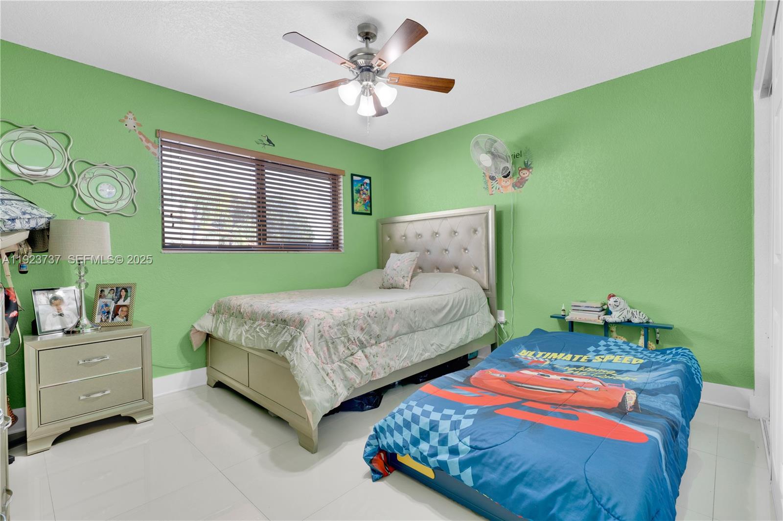 KENDALL LKS E LAKEVIEW TH - Residential