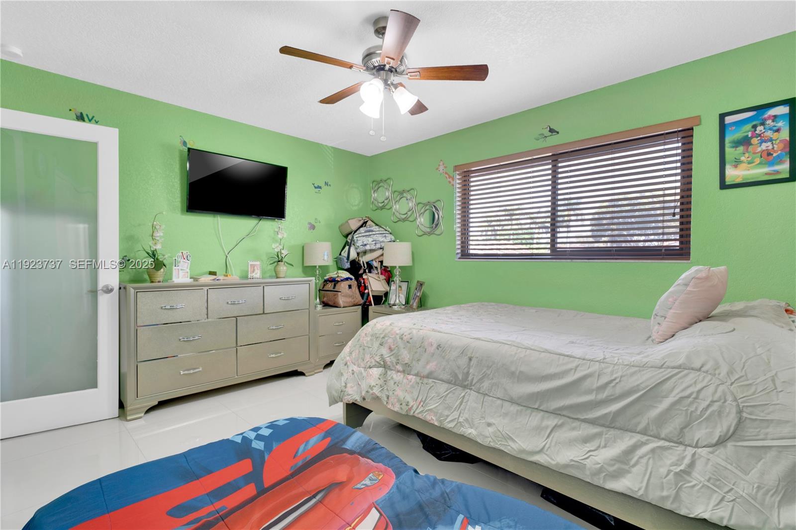 KENDALL LKS E LAKEVIEW TH - Residential