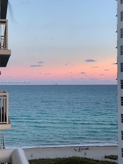 6969 Collins Ave 906