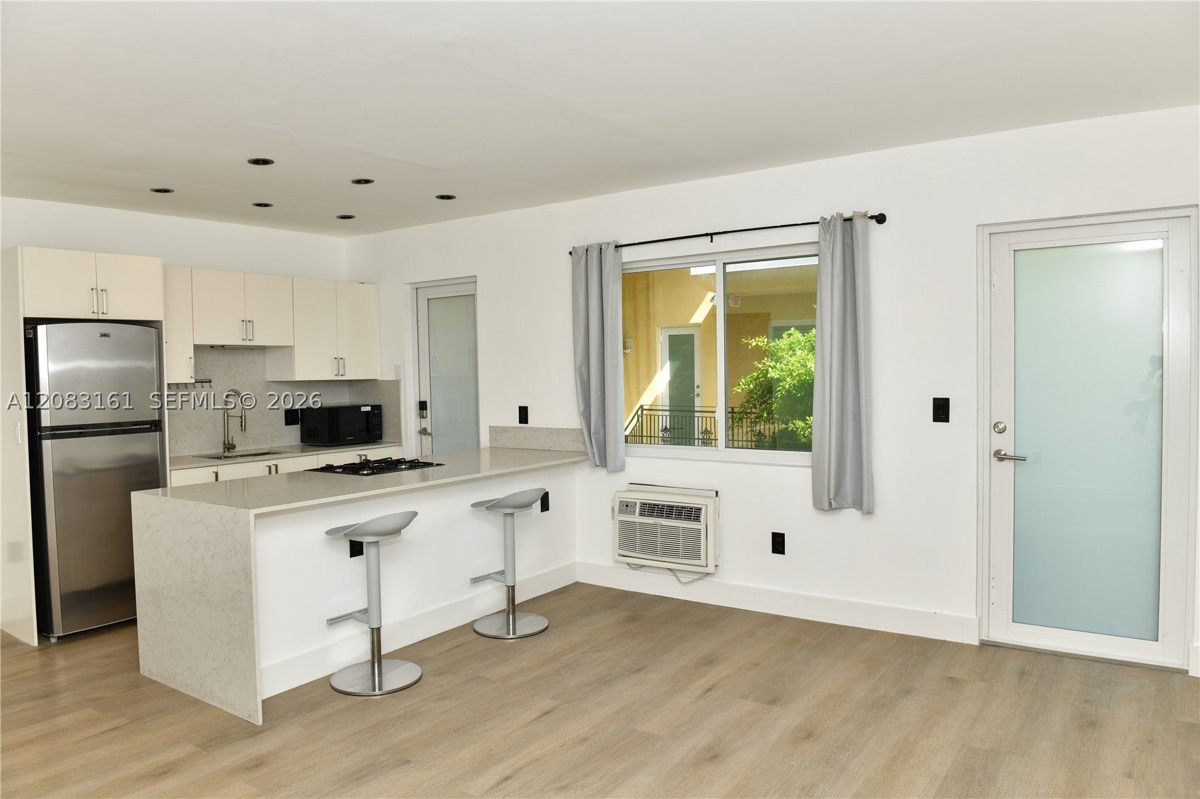 65 Washington Ave 25, Miami Beach FL 33139