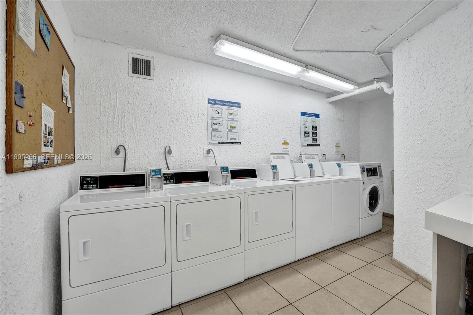 200 LESLIE CONDO - Residential