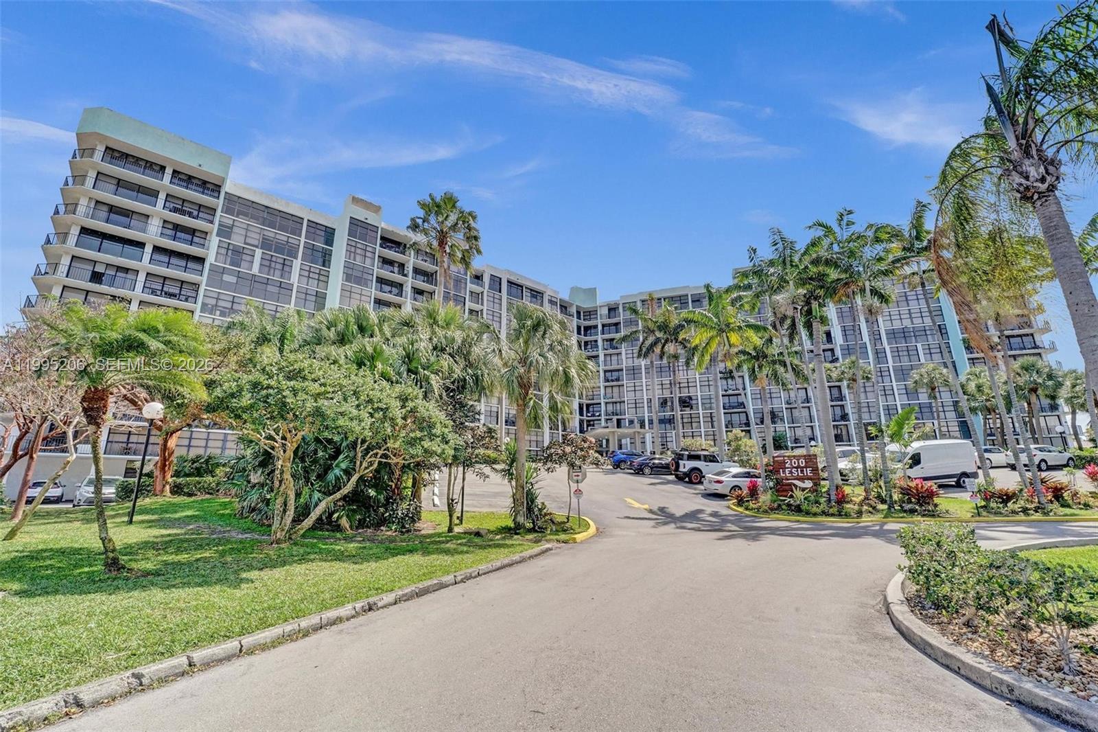 200 LESLIE CONDO - Residential