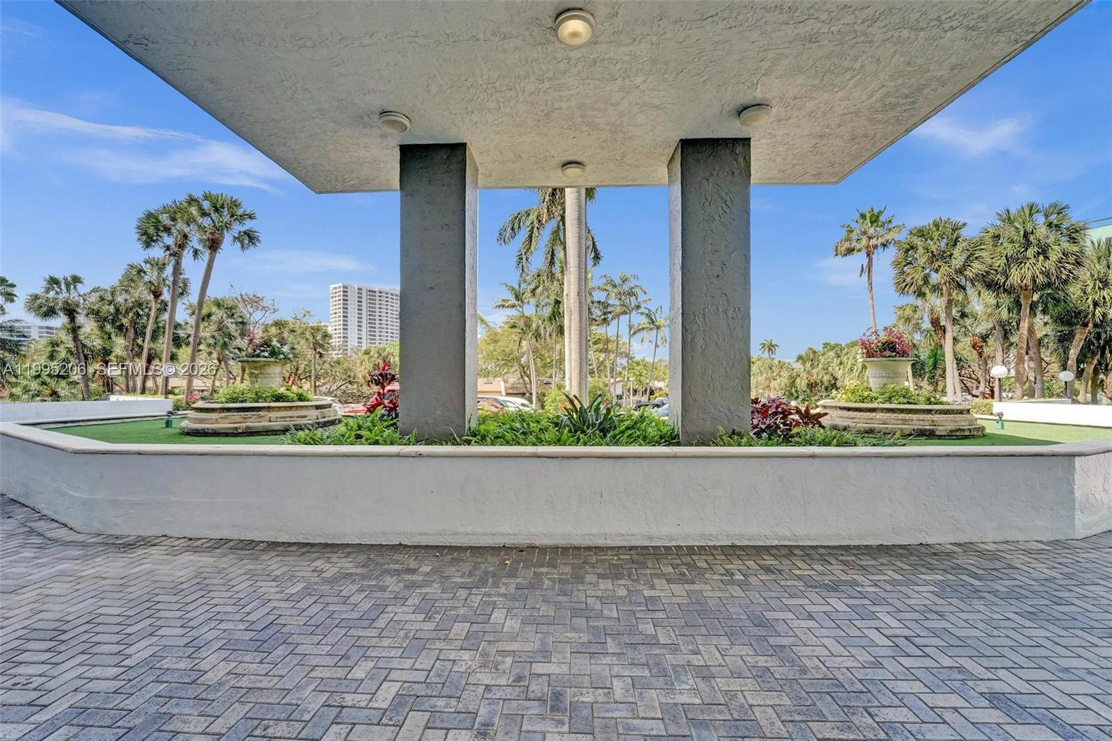 200 LESLIE CONDO - Residential