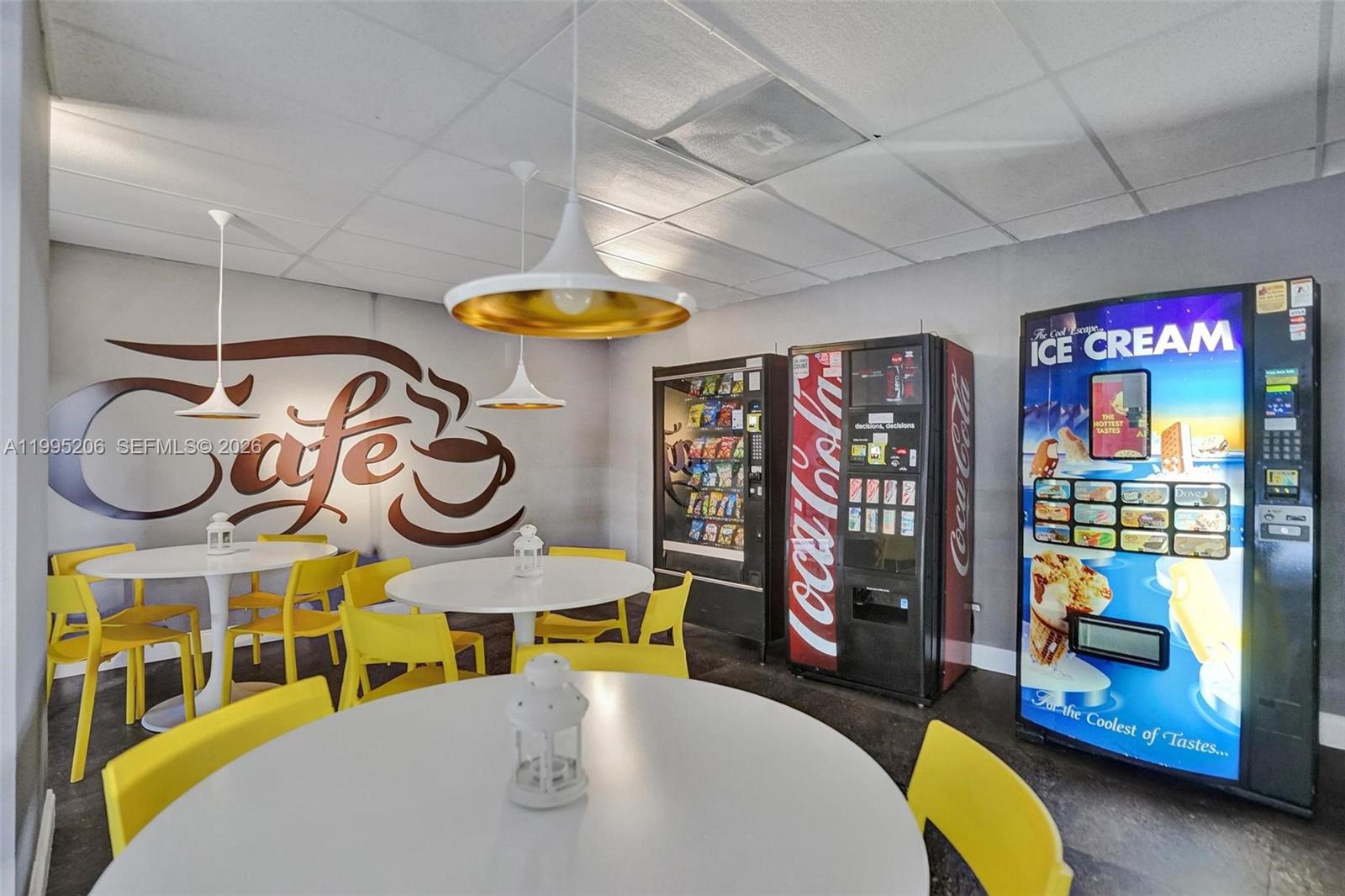 200 LESLIE CONDO - Residential