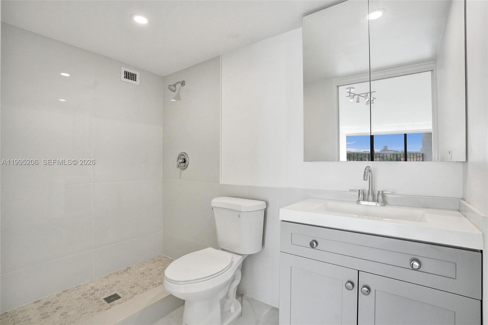 200 LESLIE CONDO - Residential