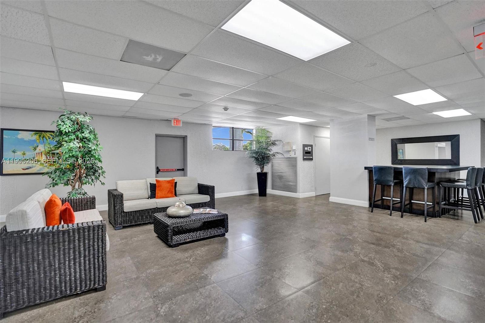 200 LESLIE CONDO - Residential