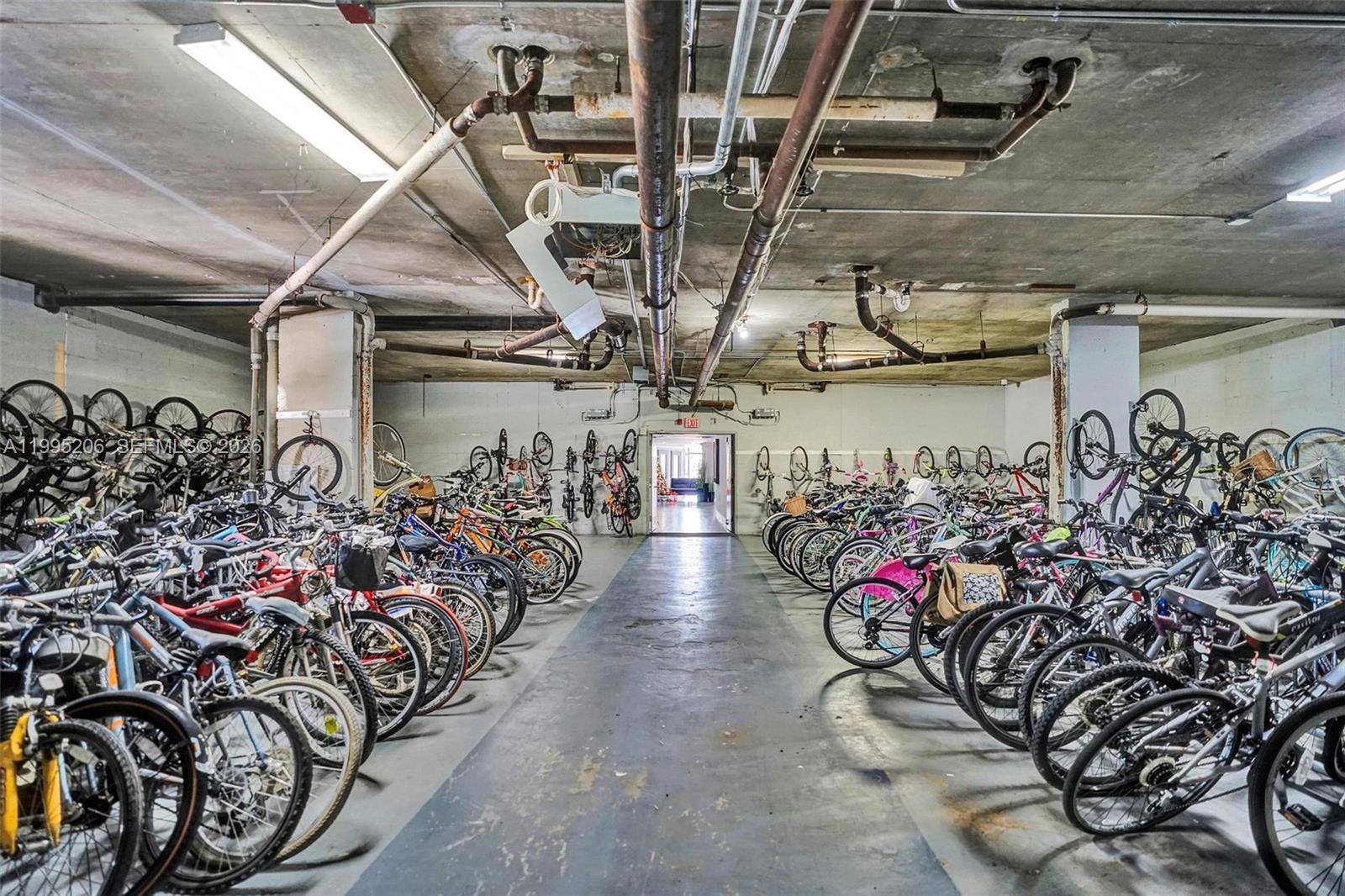 200 LESLIE CONDO - Residential