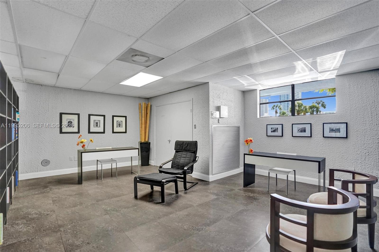 200 LESLIE CONDO - Residential