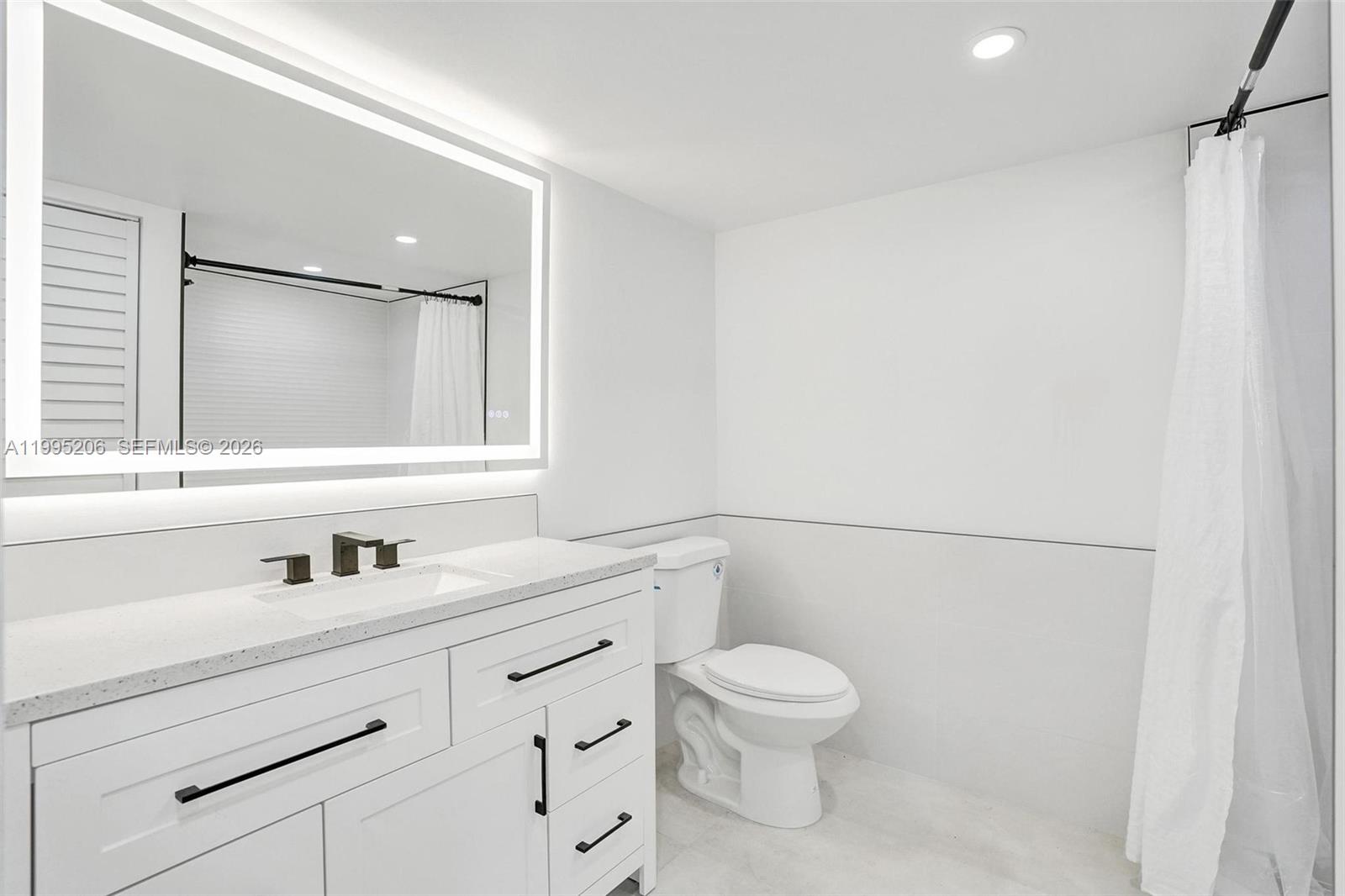 200 LESLIE CONDO - Residential