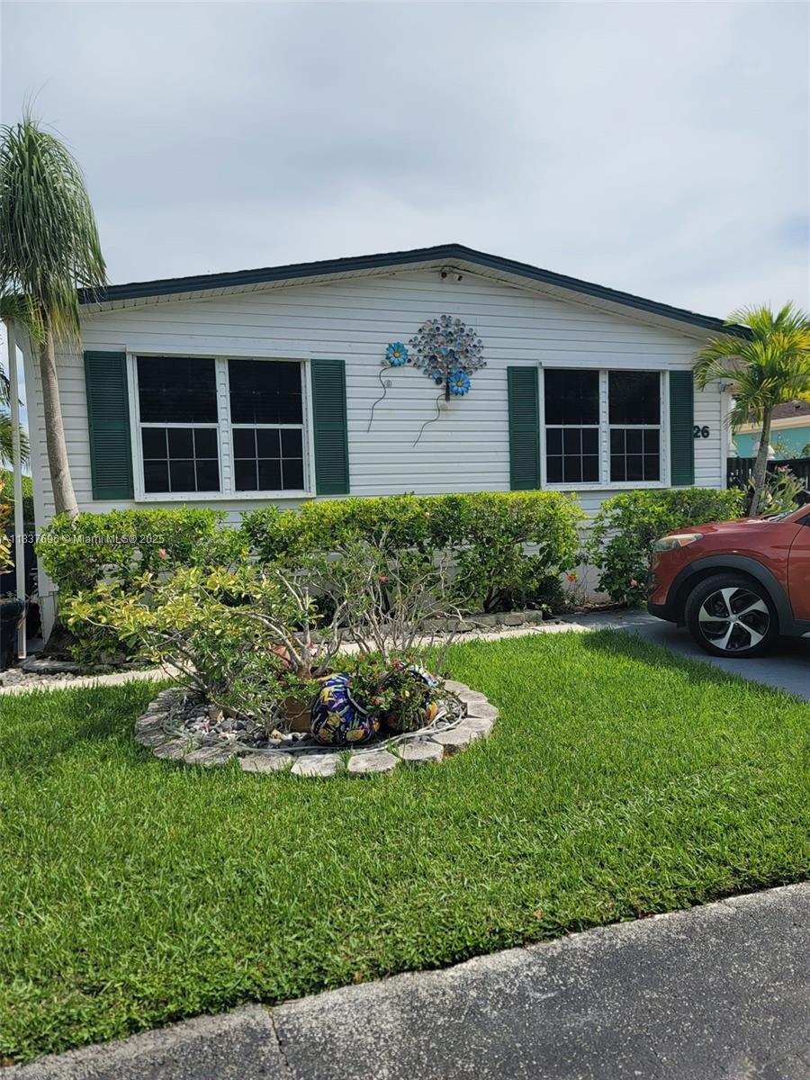 Paradise, 30 minutes from the Florida Keys, awaits at this property! This 1993 double-wide mobile home in the sought-after Gateway Estates community is ready for a new owner. The house has been well-maintained by the current owners. It offers a 3/2 layout with comfortable rooms, bathrooms, and a great room, as well as a magnificent lakefront view and an enclosed sunroom, all within a gated community with easy access to the Florida Keys and Miami. Sellers motivated.