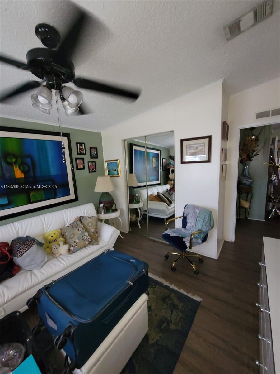 GATEWAY ESTATES PARK COND - Residential