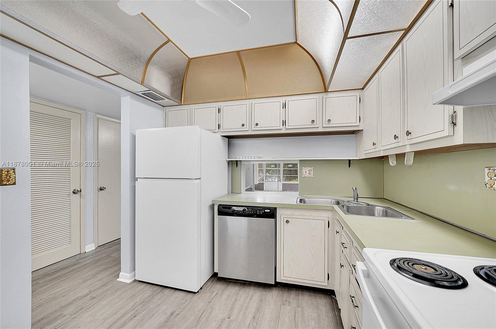 BRISTOL HALL CONDO - Residential Lease