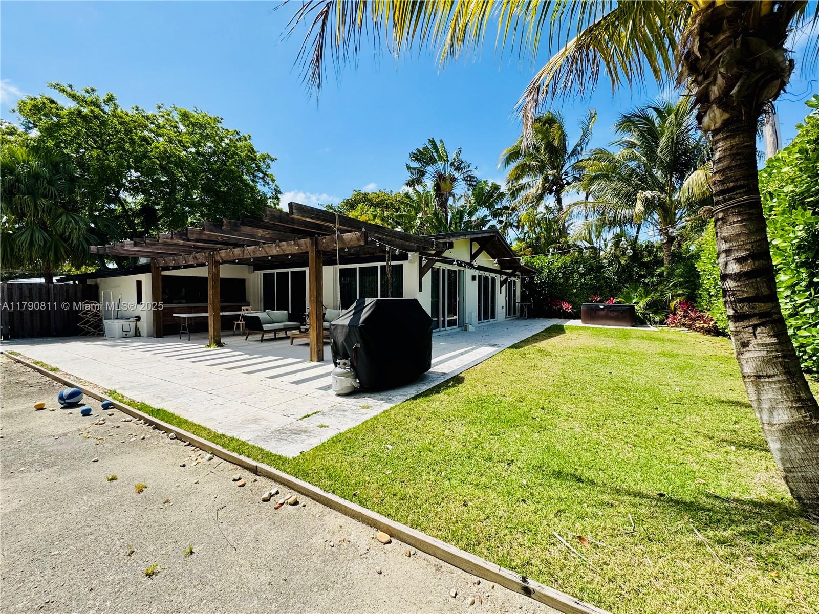 Rental Property at 365 W Ridgewood Rd, Key Biscayne, Miami-Dade County, Florida - Bedrooms: 4 
Bathrooms: 3  - $13,500 MO.