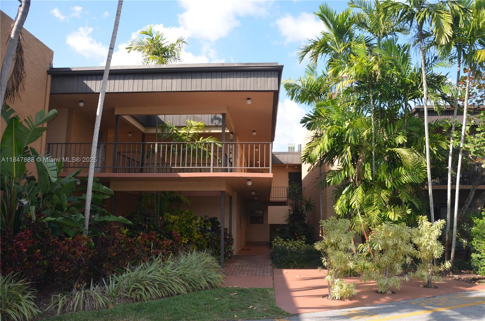 Experience serenity in this stunning 1-bedroom, 1-bathroom retreat at Jacaranda Villas. Overlooking a scenic golf course and lake, this home features elegant laminated wood floors, a spacious living area, and a screened balcony. The renovated kitchen shines with sleek countertops, a new sink, range, and modernized cabinets. The inviting bedroom offers walk-in closets and a stylishly upgraded bathroom. Added conveniences include an elevator and common laundry. Enjoy community amenities like a pool and barbecue area. Prime location near 595 and Pine Island Rd, with easy access to dining and universities. No smoking/pets; association requires strong credit and income.
