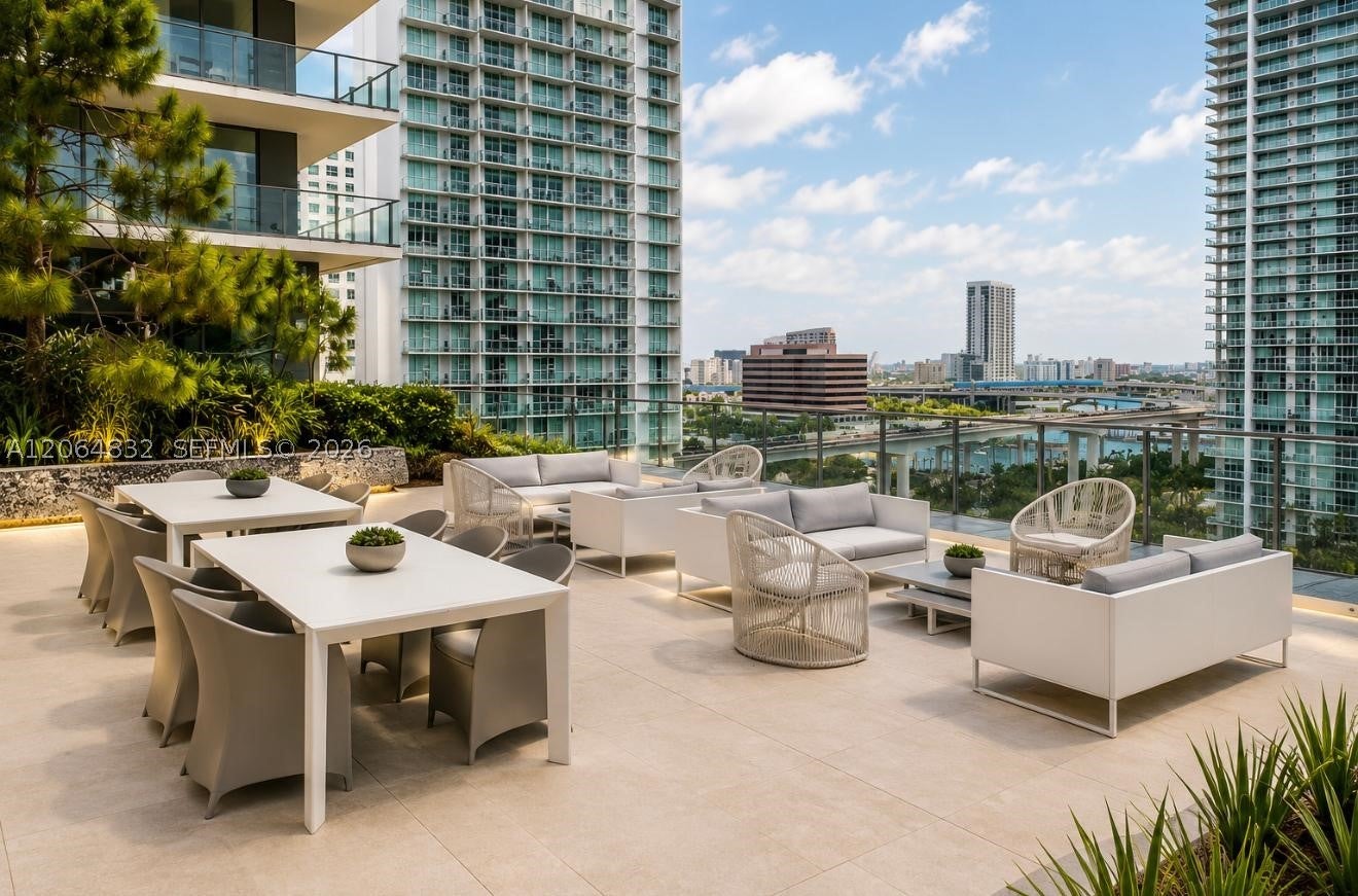 88 SW 7th St 3709