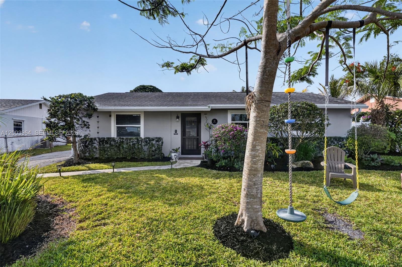 219 E Whitney Dr