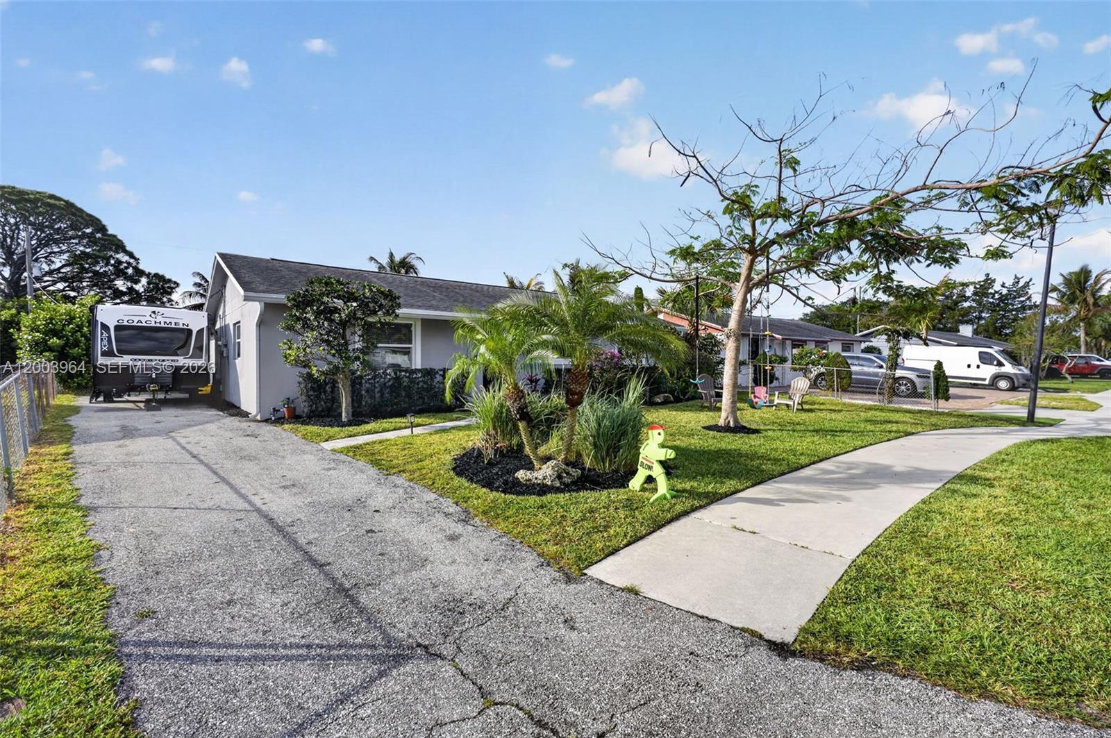 219 E Whitney Dr
