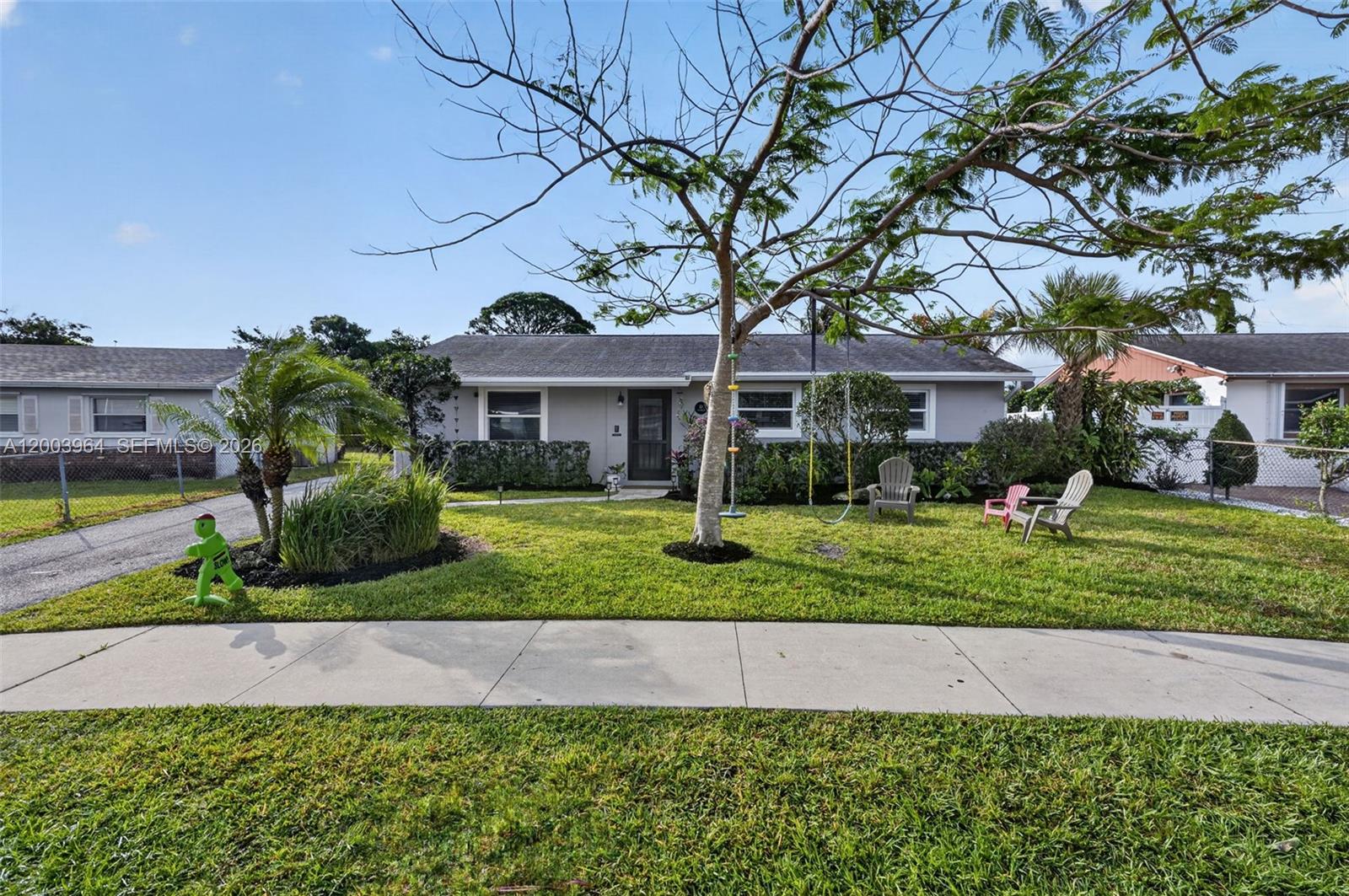 219 E Whitney Dr