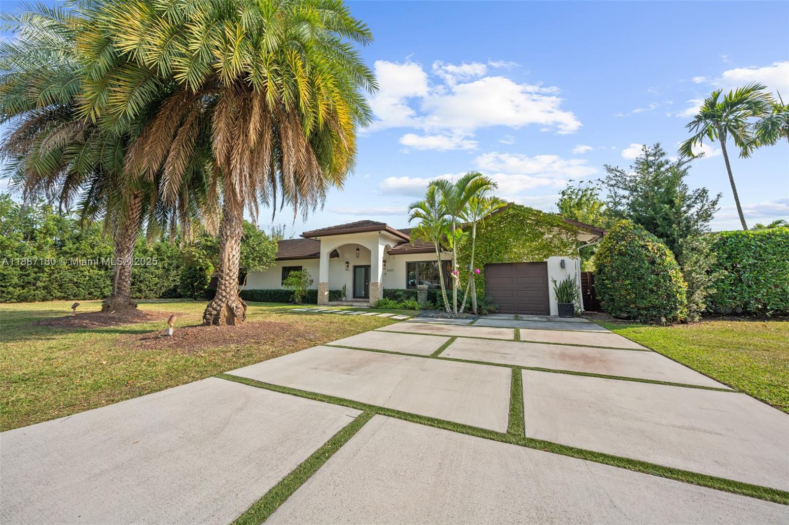 TWIN LAKE MANOR SUB - Residential