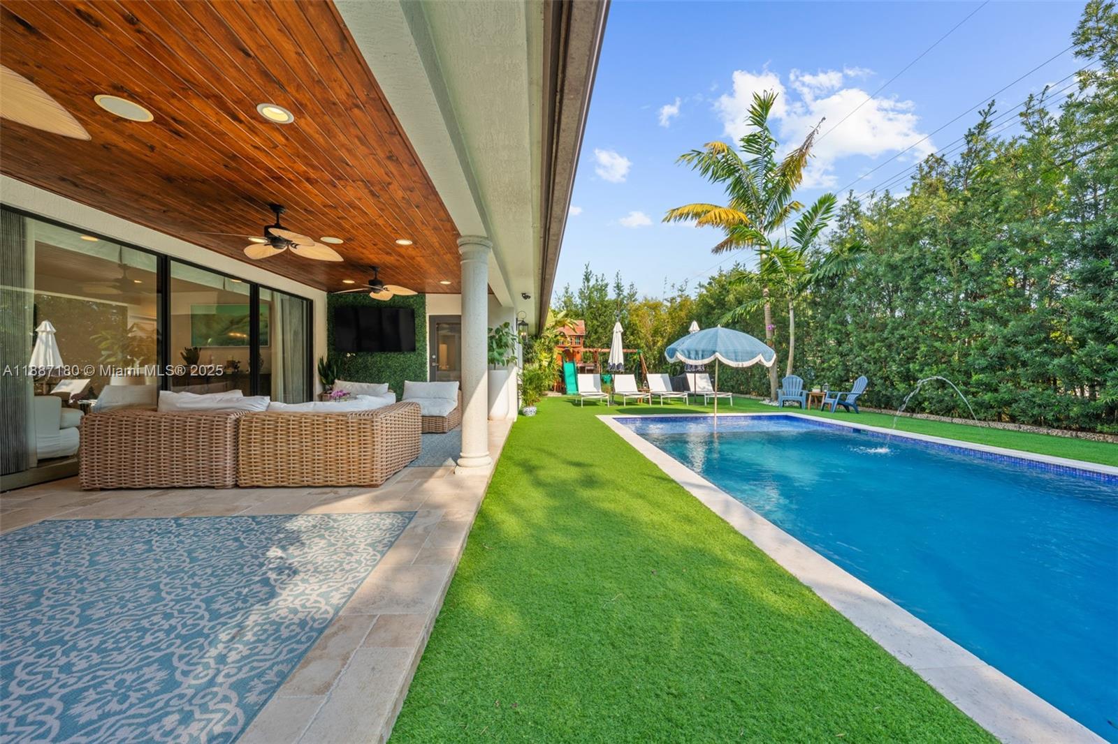 TWIN LAKE MANOR SUB - Residential