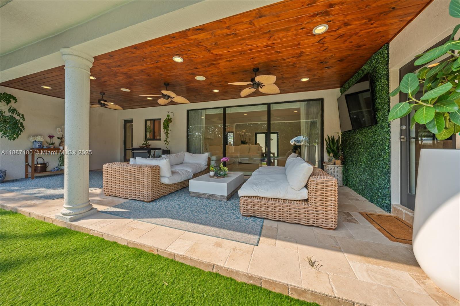 TWIN LAKE MANOR SUB - Residential