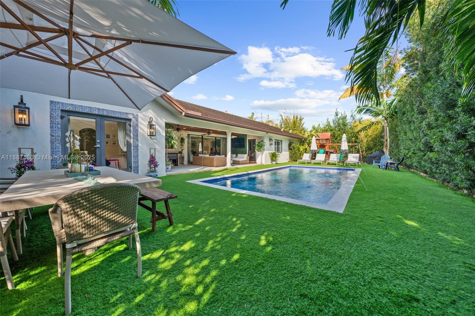 TWIN LAKE MANOR SUB - Residential