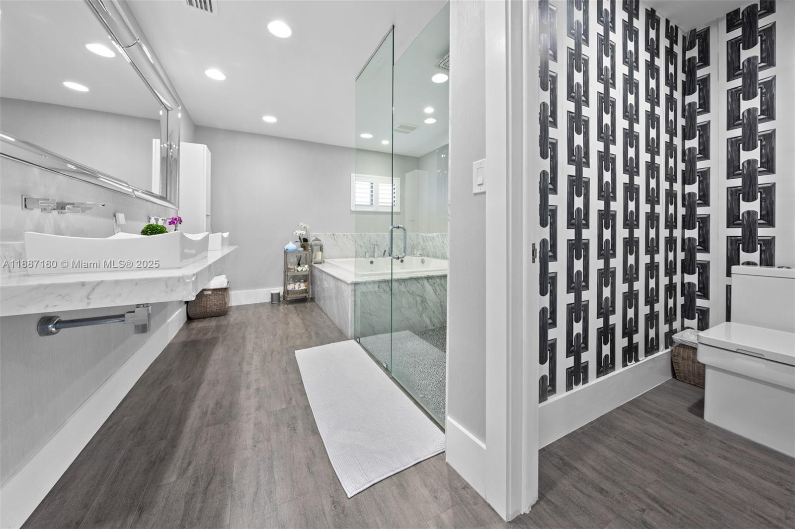 TWIN LAKE MANOR SUB - Residential