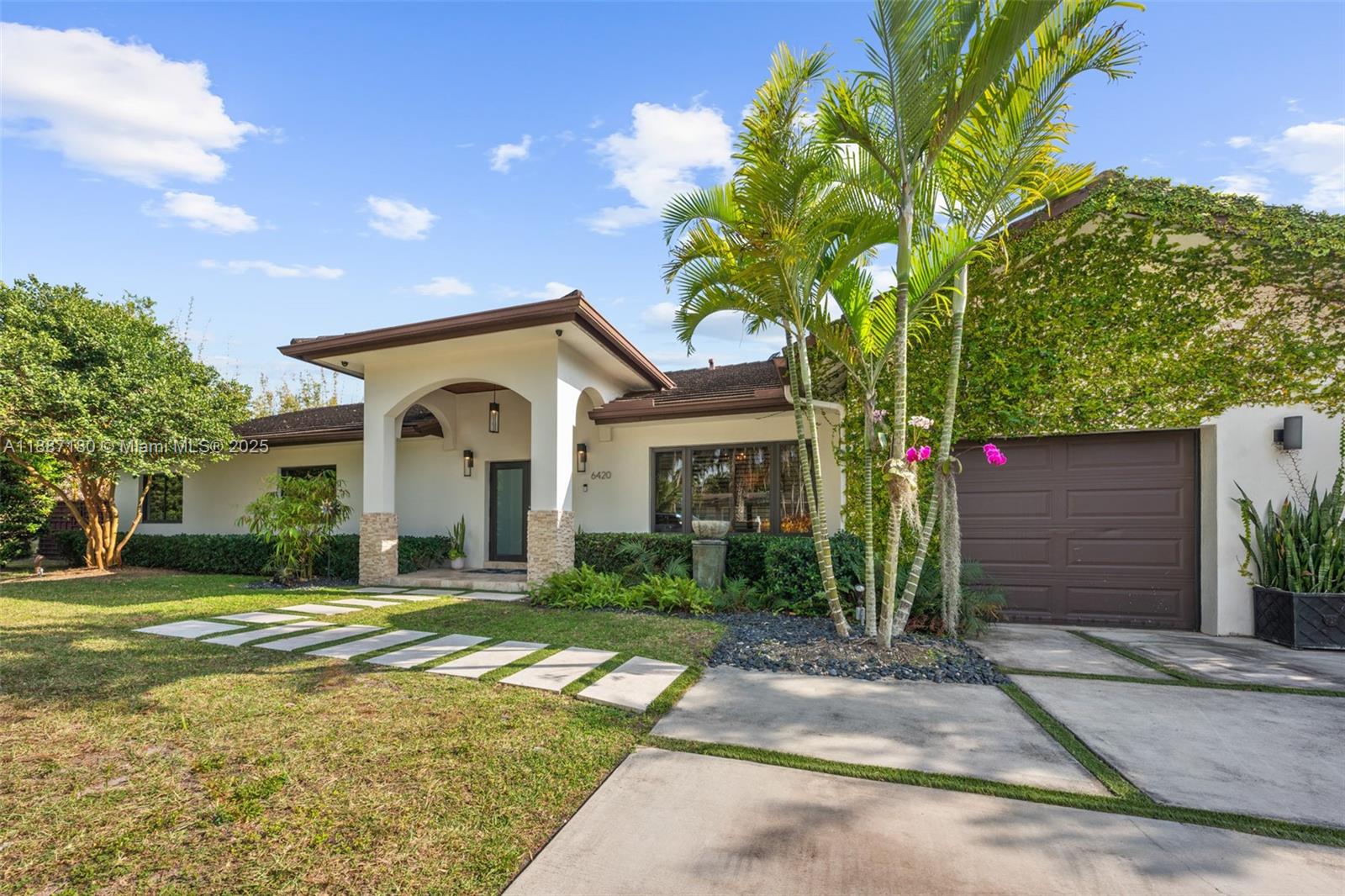 TWIN LAKE MANOR SUB - Residential