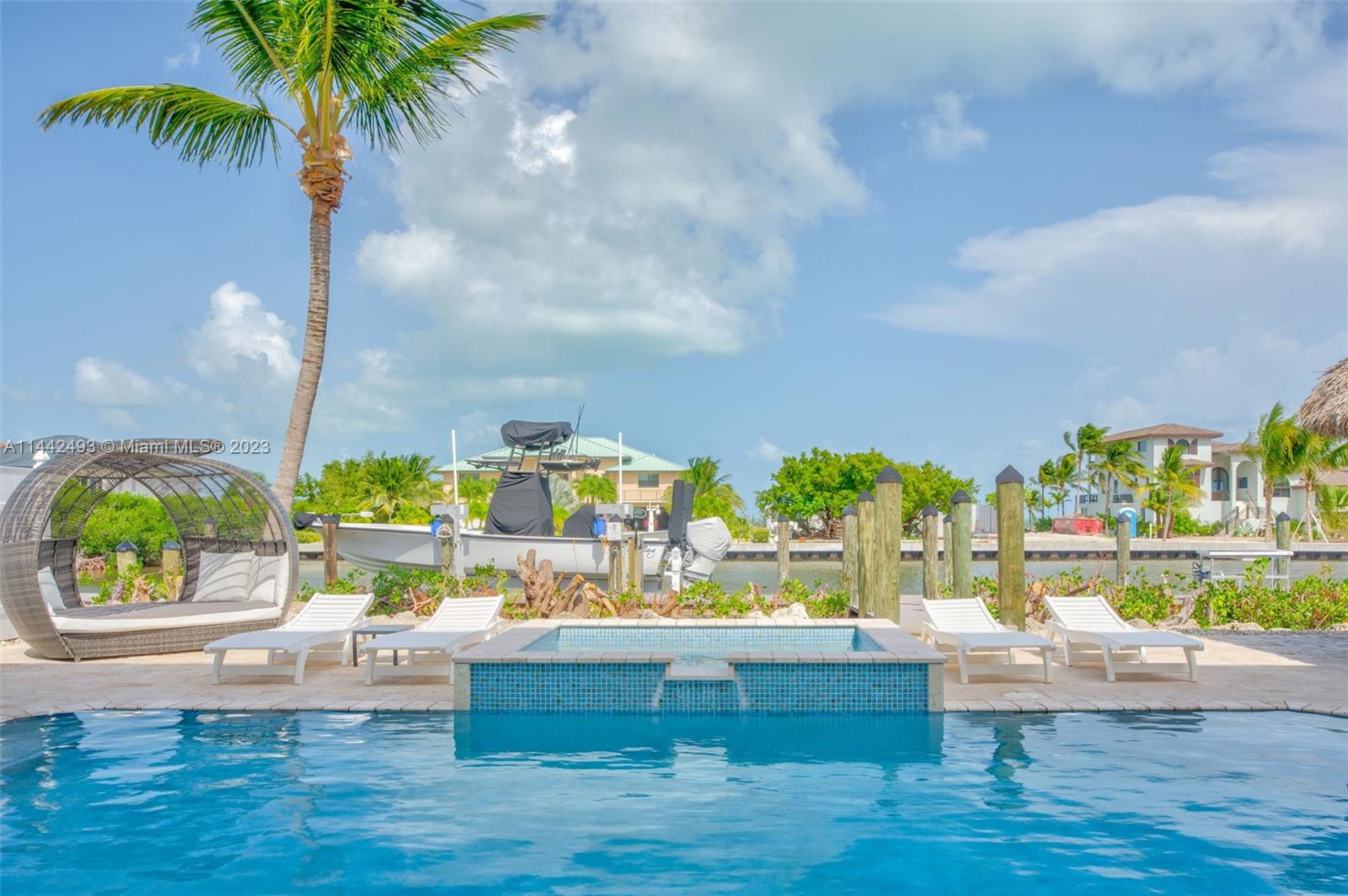 SOMBRERO BEACH VILLAGE - Residential