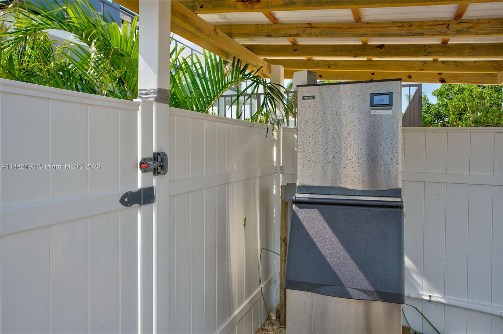 SOMBRERO BEACH VILLAGE - Residential