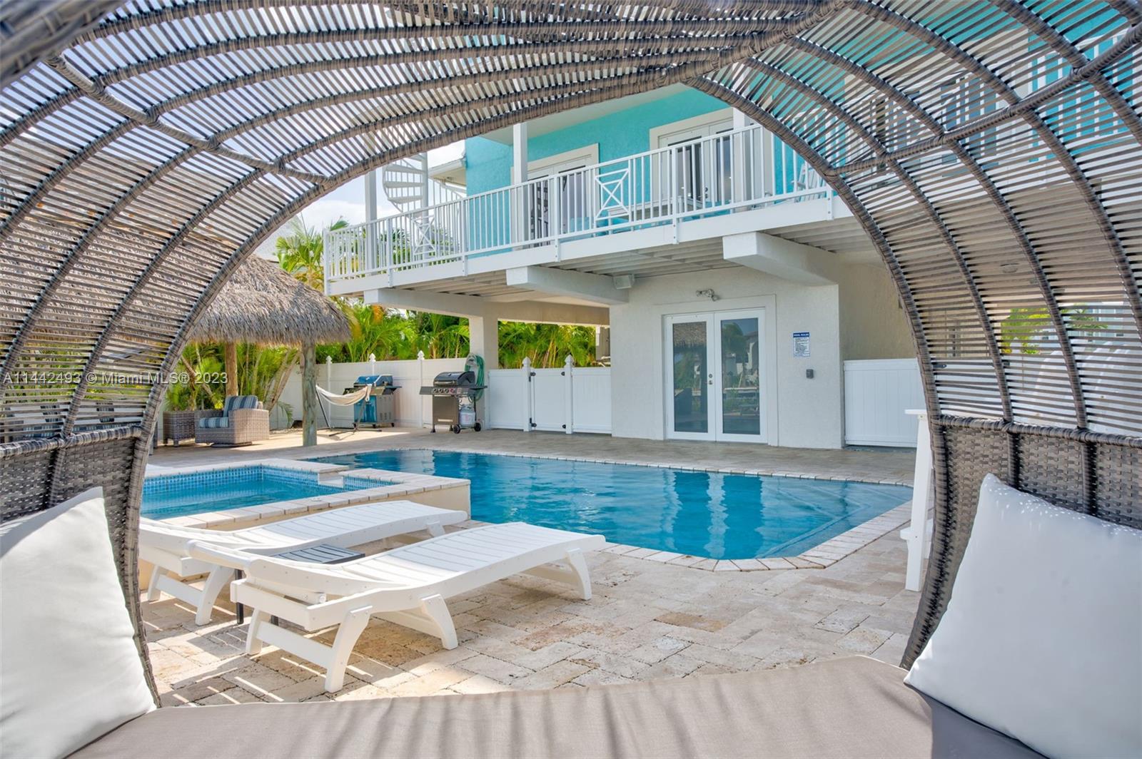 SOMBRERO BEACH VILLAGE - Residential