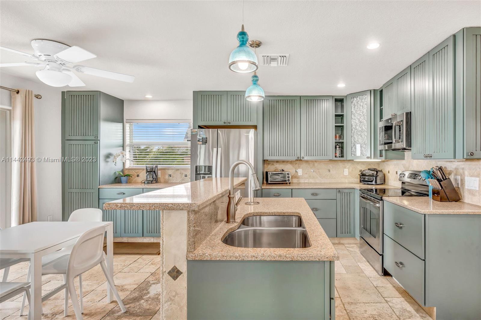 SOMBRERO BEACH VILLAGE - Residential