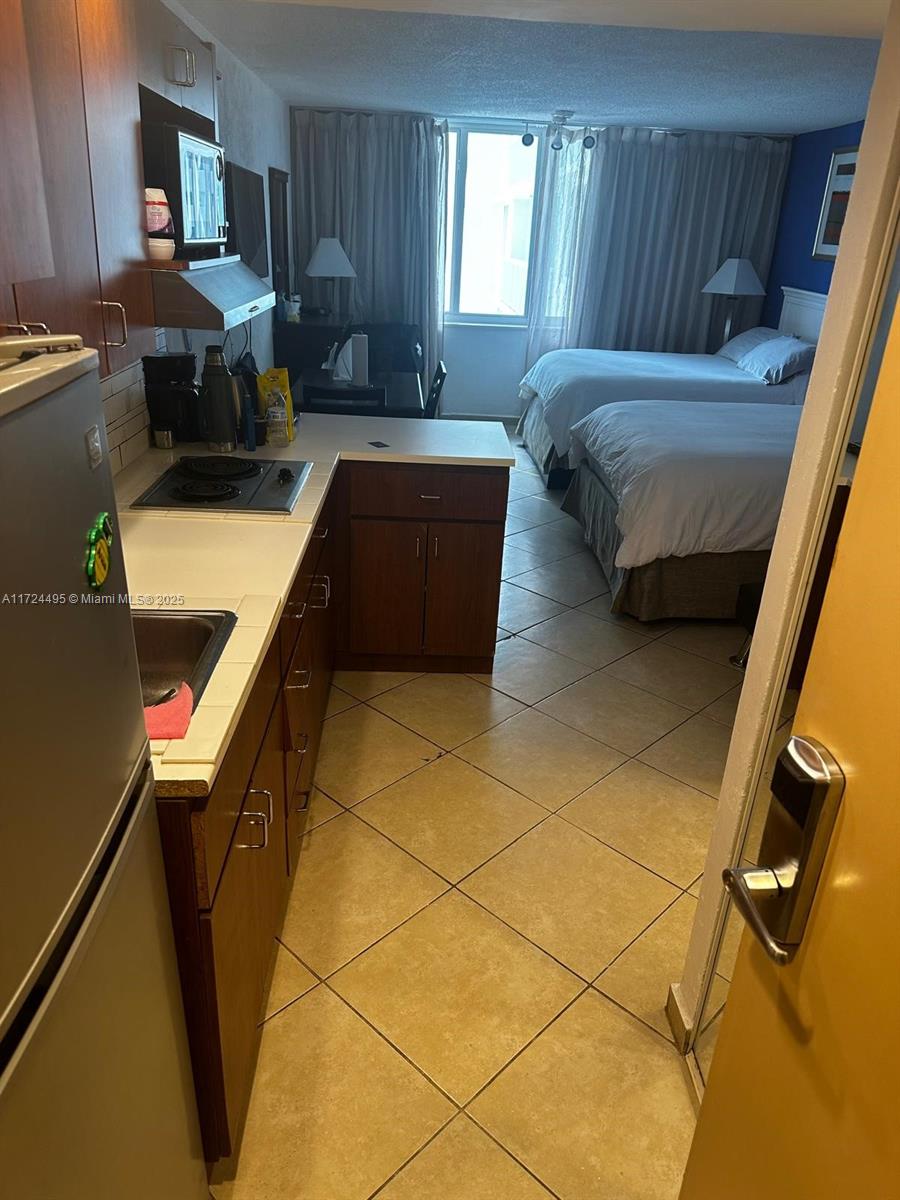 THE AVENTURA BEACH CLUB C - Residential Lease