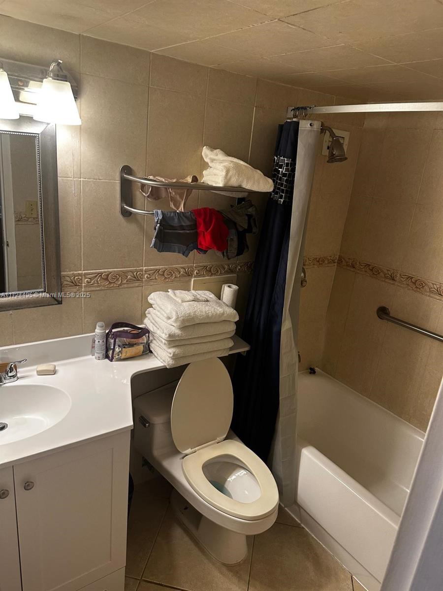 THE AVENTURA BEACH CLUB C - Residential Lease