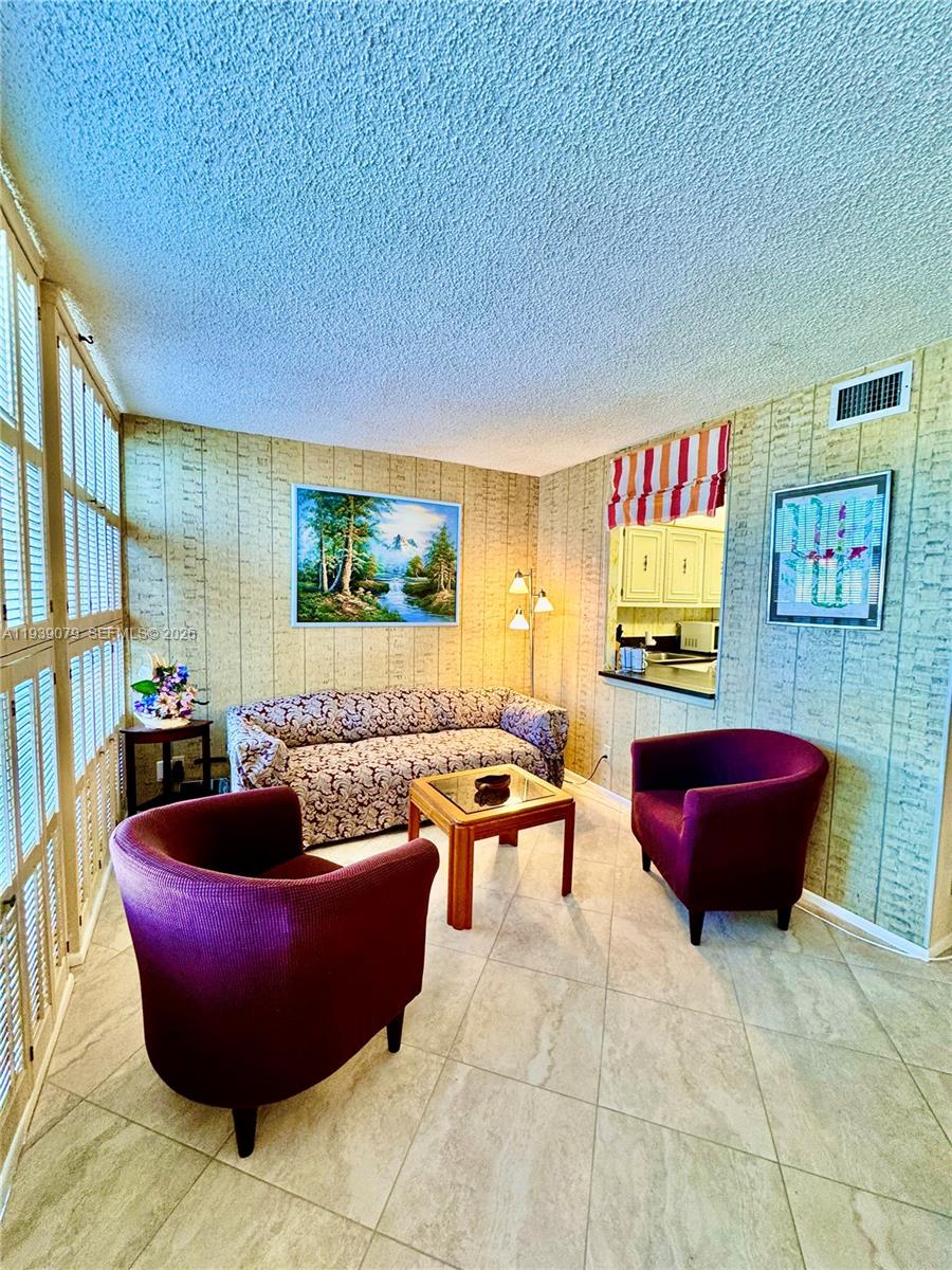 DESOTO PARK CONDO - Residential Lease