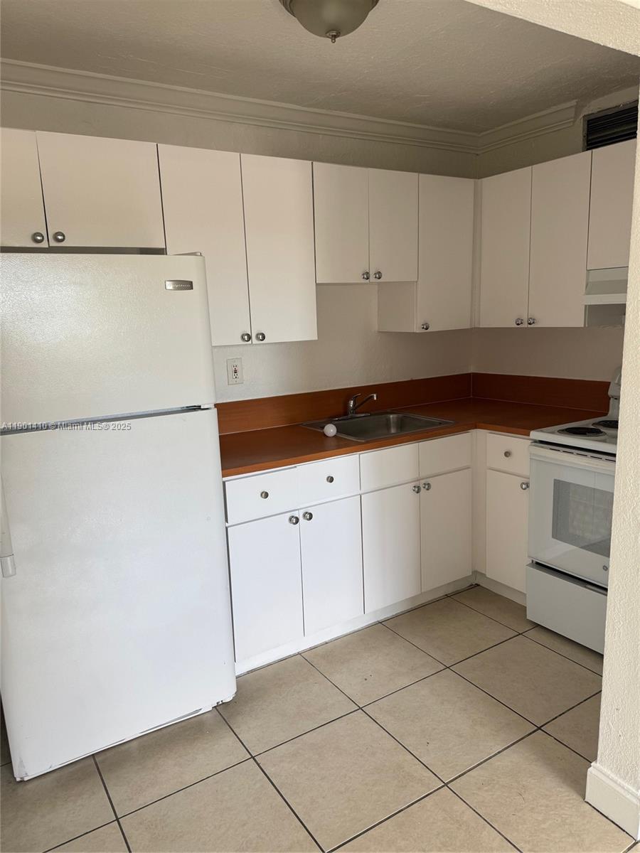 AGUA DULCE CONDO - Residential Lease