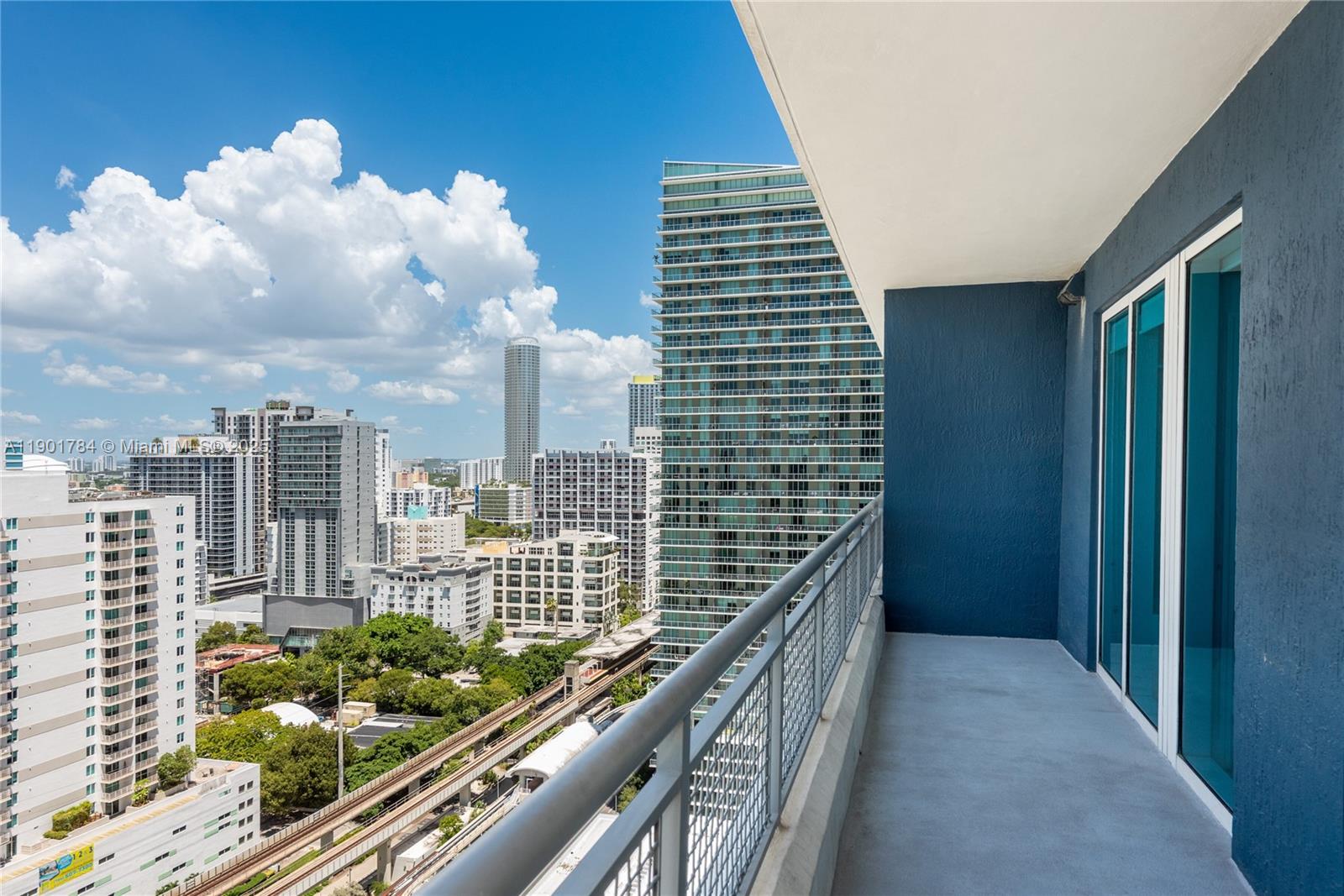 INFINITY AT BRICKELL COND - Residential