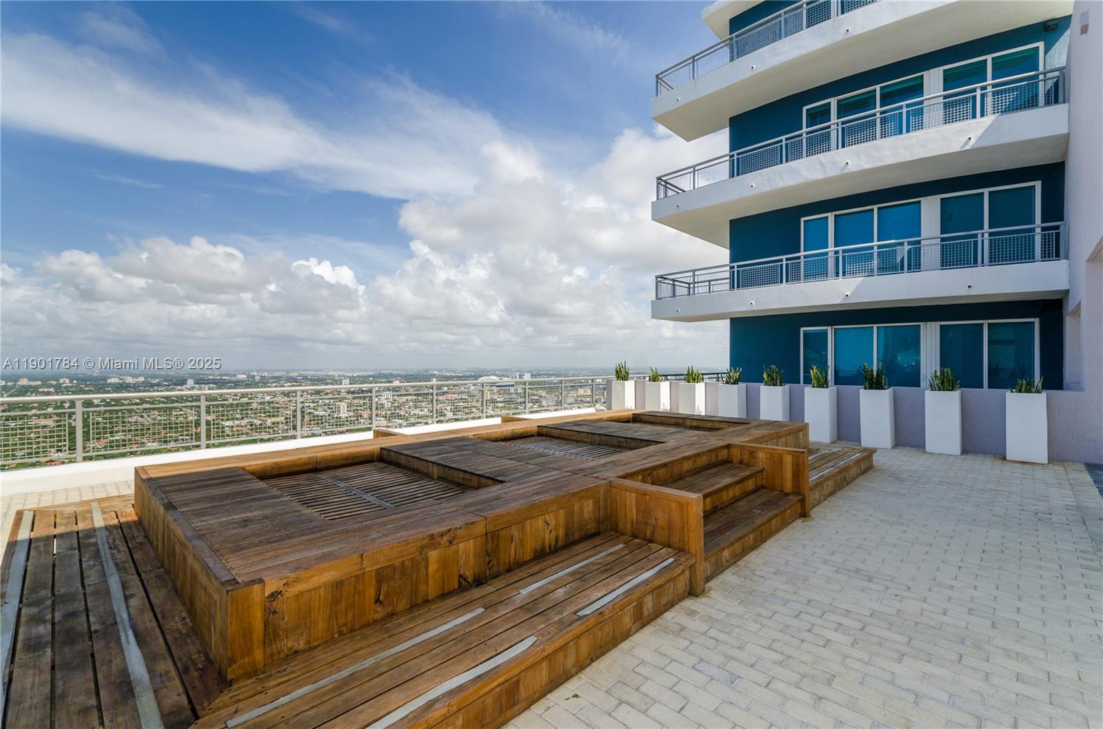 INFINITY AT BRICKELL COND - Residential