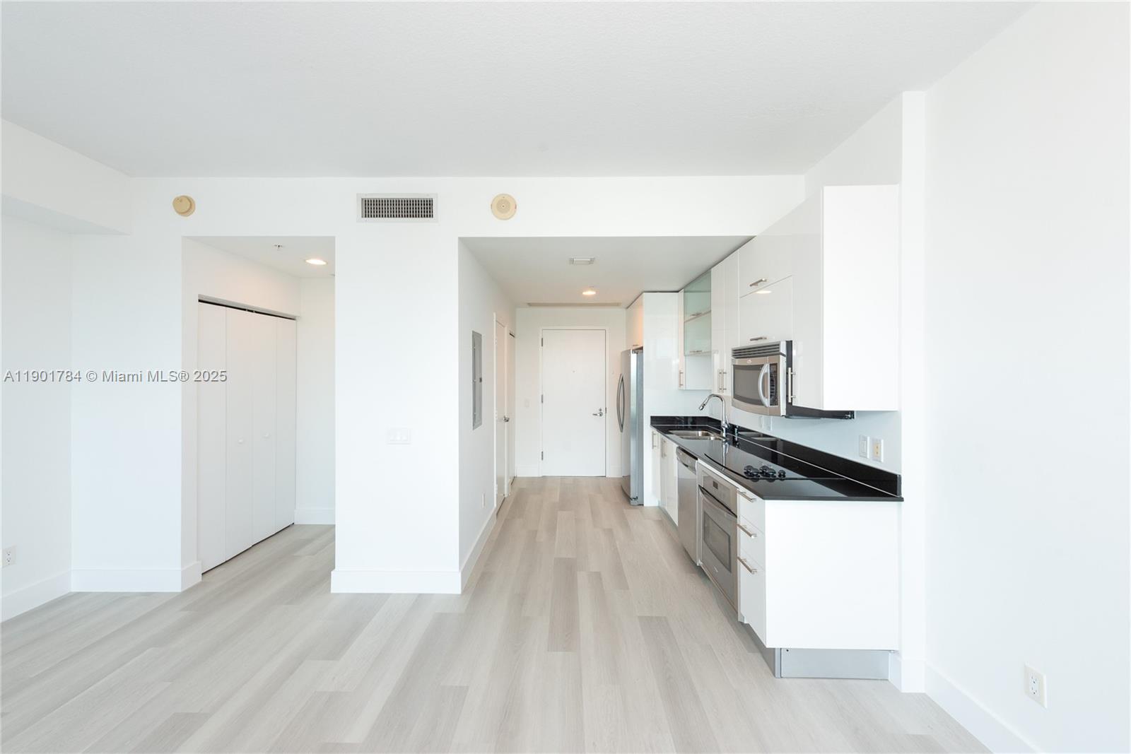 INFINITY AT BRICKELL COND - Residential