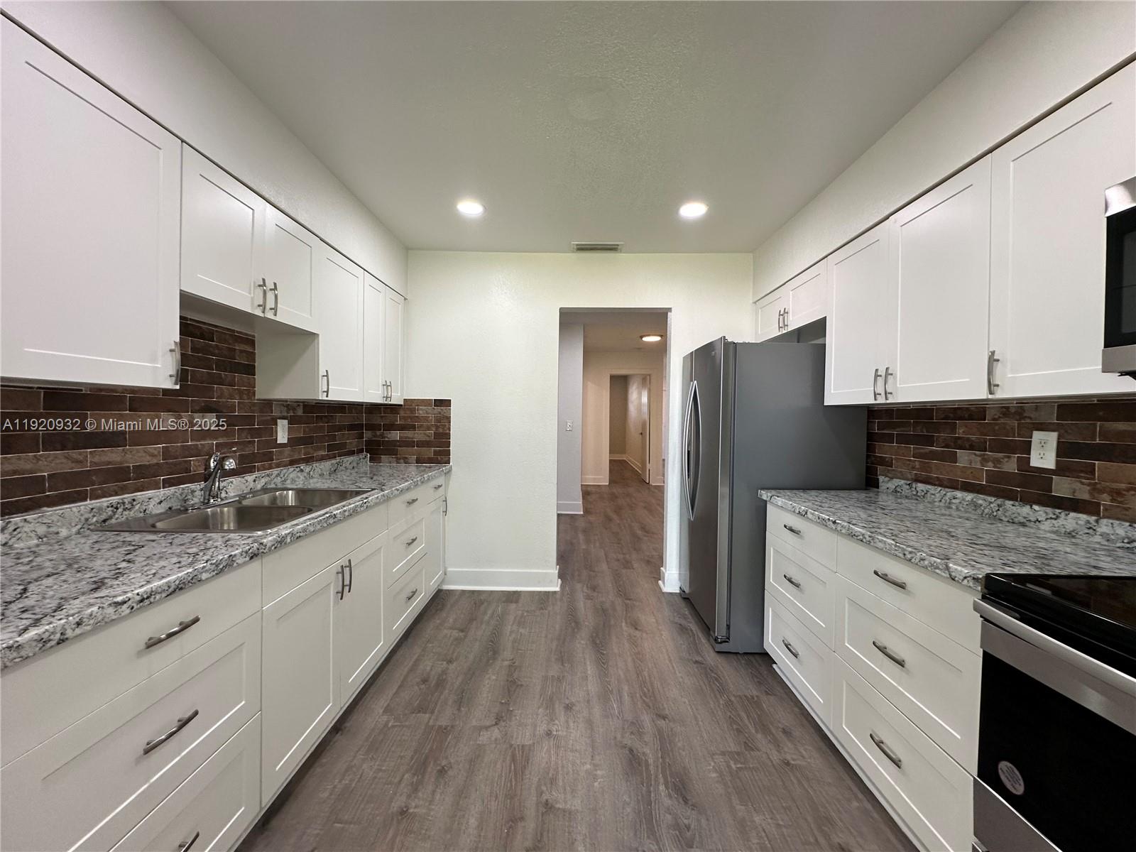 TOWN OF HALLANDALE B-13 - Residential Lease