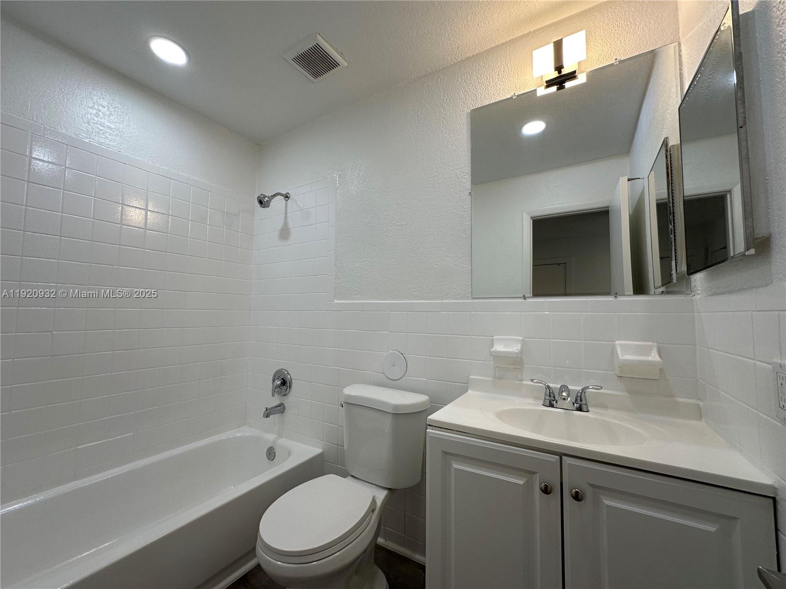 TOWN OF HALLANDALE B-13 - Residential Lease