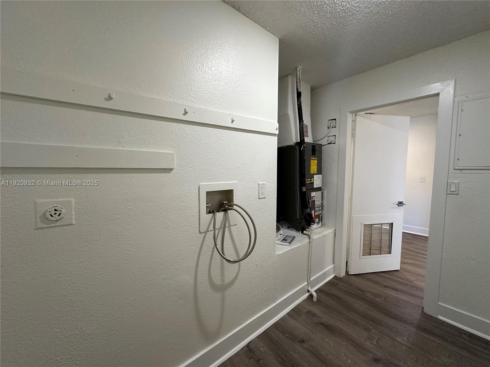 TOWN OF HALLANDALE B-13 - Residential Lease